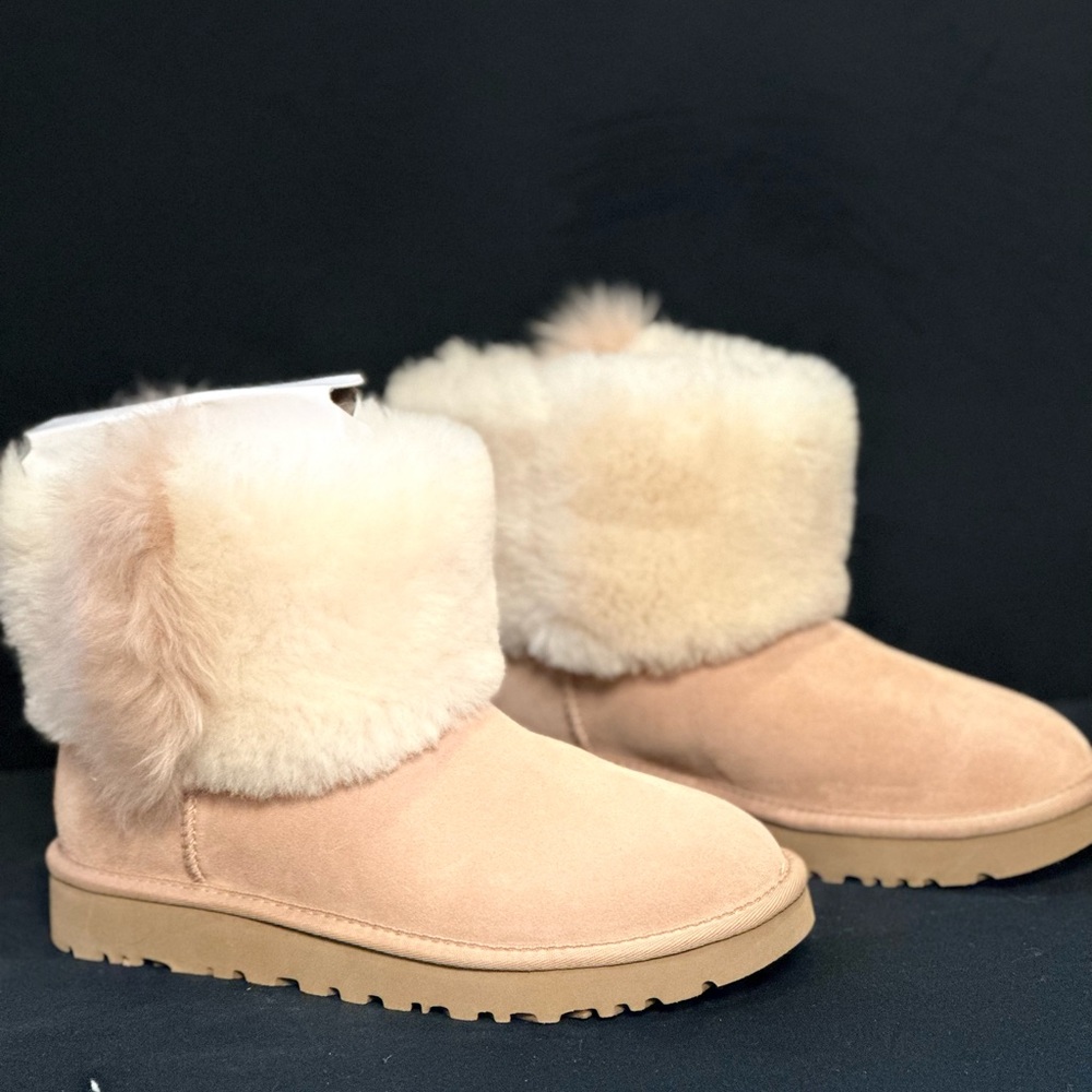 Brand New! Ugg women boots size 8 . Never worn